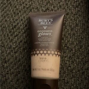 Burt's Bees Goodness Glows Tinted Moisturizer - Ivory
